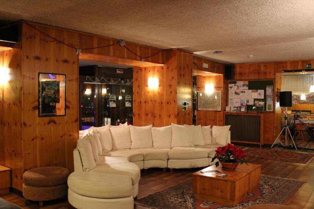 Hotel Nazionale Bormio Exteriör bild